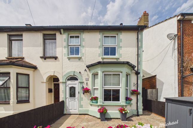 3 bed property, in Bierton Road, £435,000