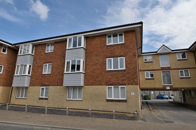 2 bed property, in Bridge Street, £128,000