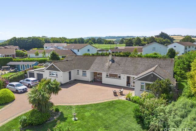 4 bed property, in Bascombe Close, £895,000