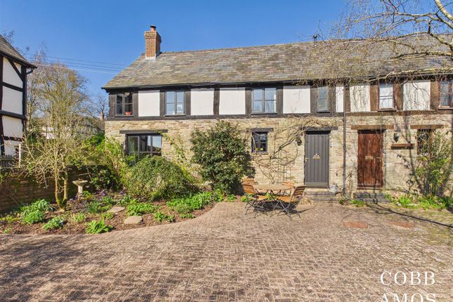 3 bed property, in Broxwood, £395,000