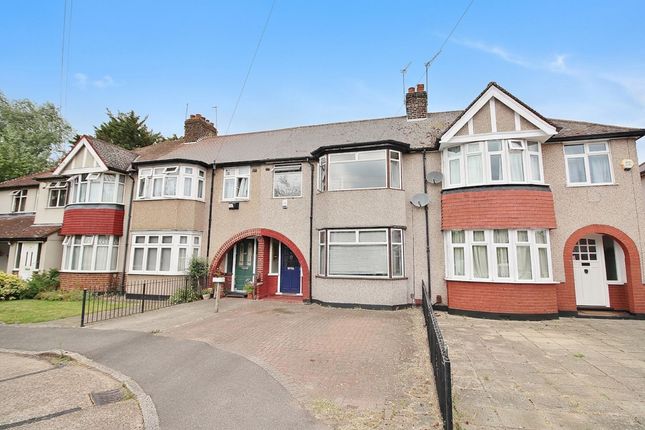 3 bed property, in Alton Close, £575,000