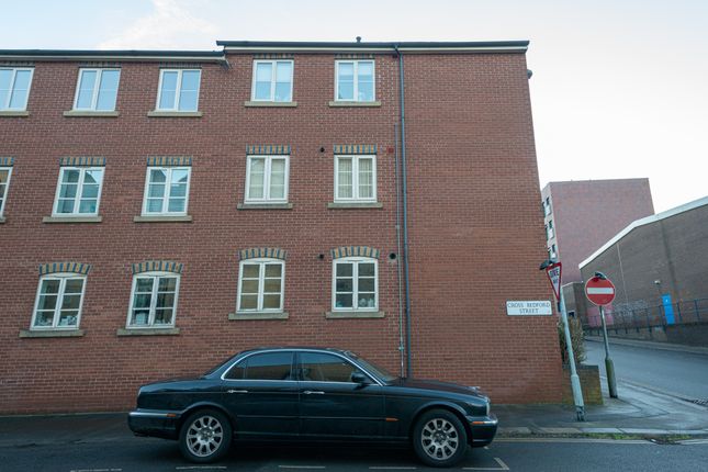 1 bed property, in Cross Bedford Street, £70,000