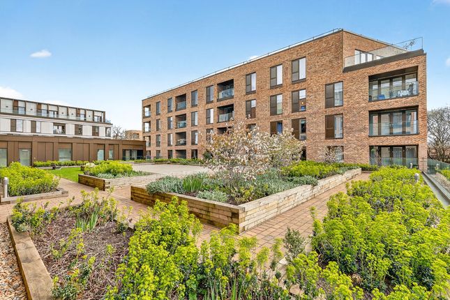 1 bed property, in Spitfire Chase, £325,000