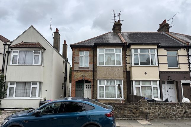 2 bed property, in 40 Seaforth Avenue, £100,000