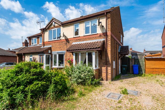 2 bed property, in St Nicholas Close, £119,950