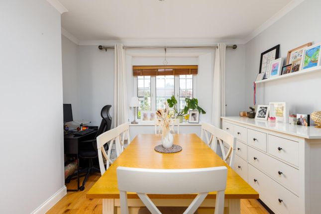 2 bed property, in Clouds Hill Road, £360,000