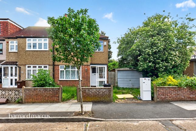 3 bed property, in Beverley Road, £450,000