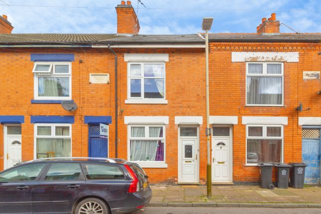 3 bed property, in Wolverton Road, £185,000
