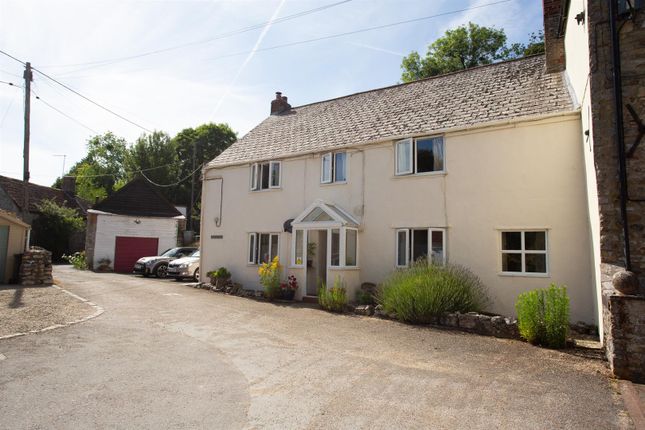 5 bed property, in Wadeford, £425,000