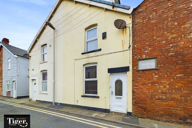 2 bed property, in Adrian Street, £80,000