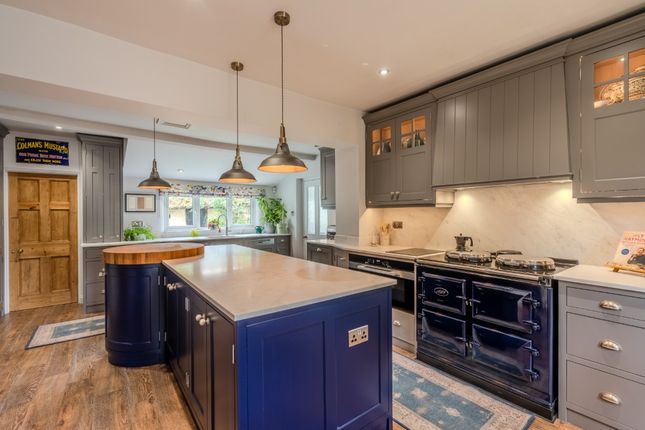 4 bed property, in Besthorpe, £750,000
