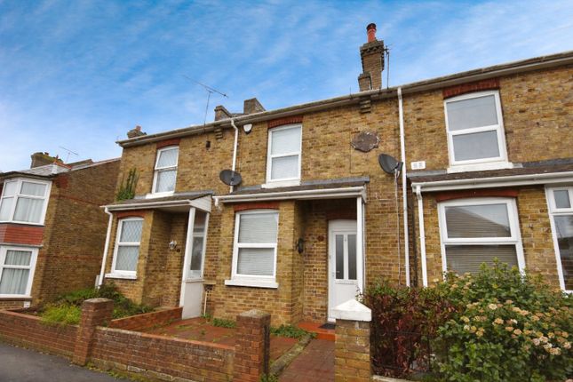 2 bed property, in Downs Road, £230,000