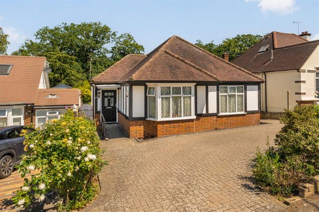 3 bed property, in Hillside Road, £750,000