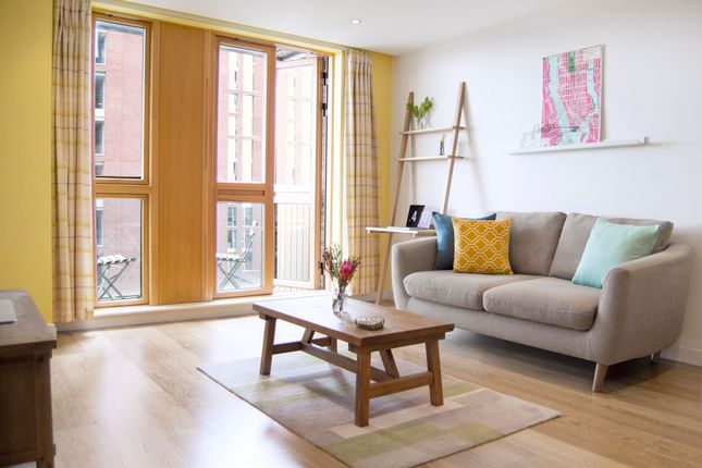 1 bed property, in Watermans Place, £145,000