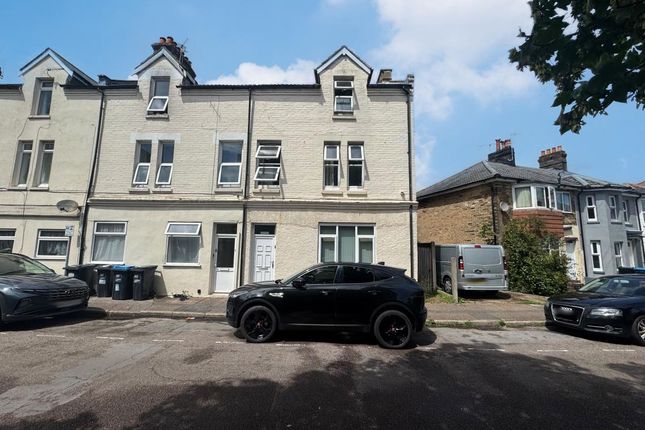 6 bed property, in 11 Northcote Road, £145,000