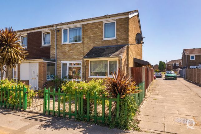 3 bed property, in Fielder Close, £275,000