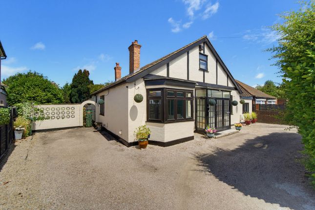 4 bed property, in Chertsey Road, £625,000