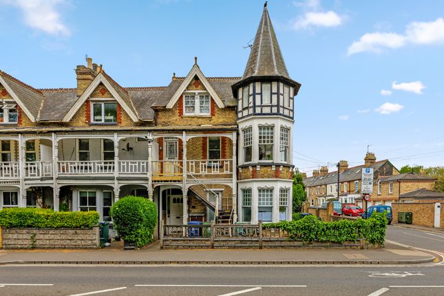 5 bed property, in Abingdon Road, £765,000