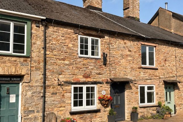 2 bed property, in Brook Street, £385,000