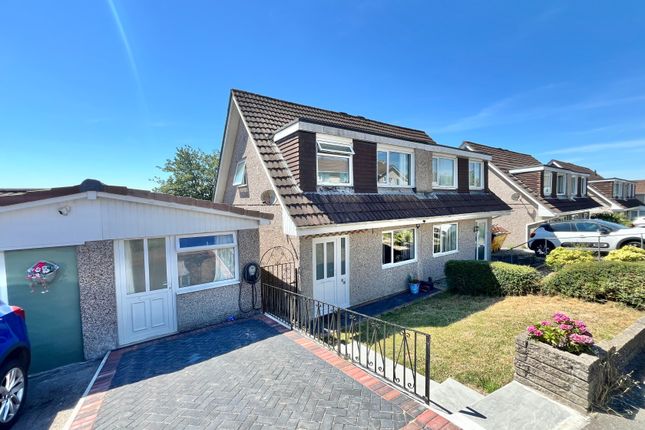 4 bed property, in Hawthorns, £270,000