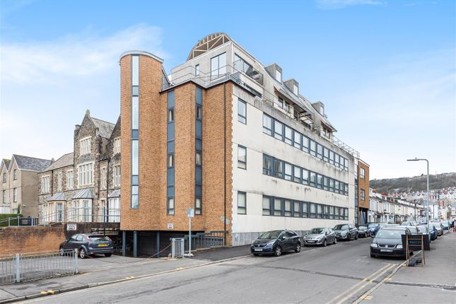 1 bed property, in St. Helens Road, £90,000
