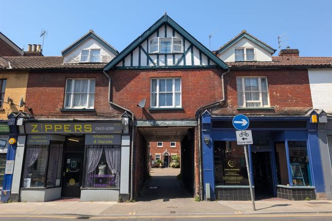 2 bed property, in The Archway, £160,000