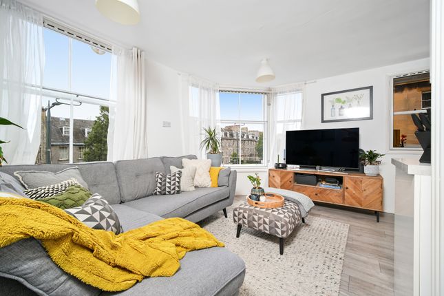 1 bed property, in 14/8 Crown Street, £165,000