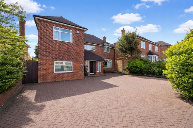 5 bed property, in Valley Drive, £850,000