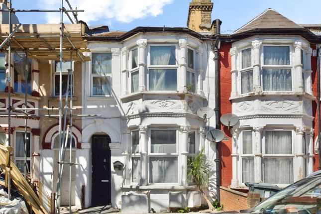 1 bed property, in Jedburgh Road, £160,000