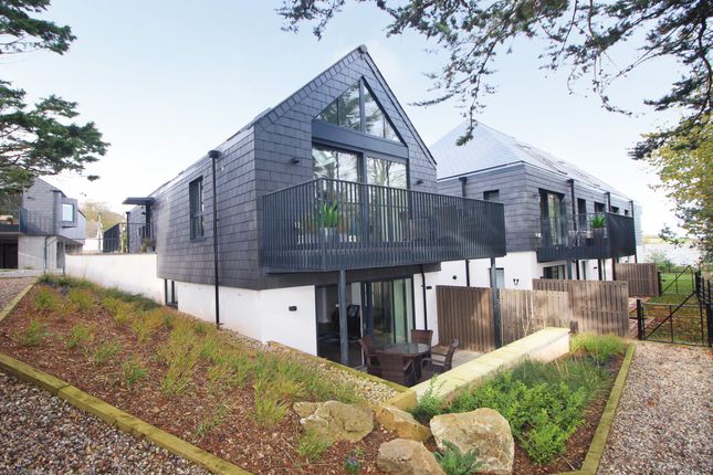 2 bed property, in Station Road, £550,000