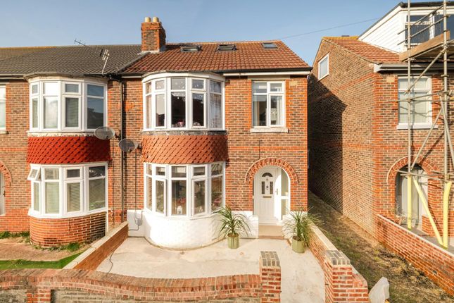 4 bed property, in Jenkins Grove, £400,000