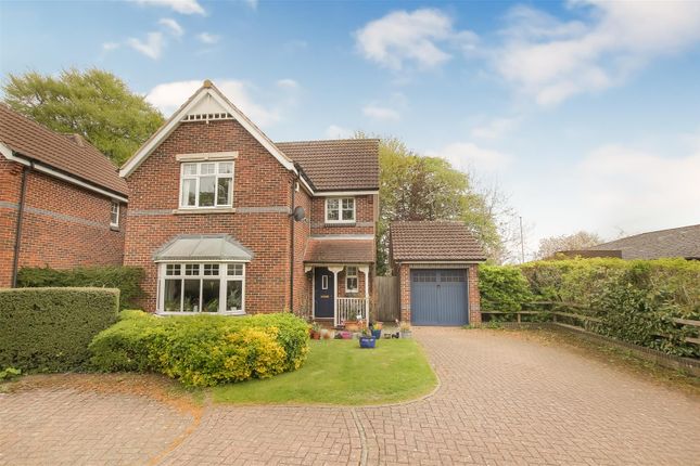 4 bed property, in Harewood Chase, £375,000