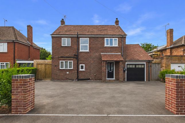 3 bed property, in Maidenhall, £595,000