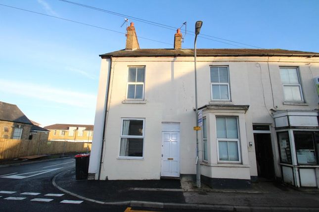 2 bed property, in Simpson Road, £205,000