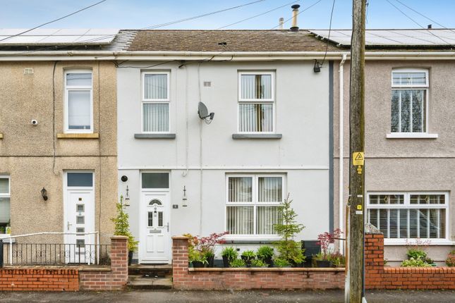 3 bed property, in Whittington Terrace, £190,000