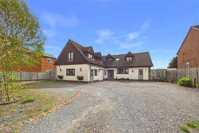 5 bed property, in The Green, £800,000