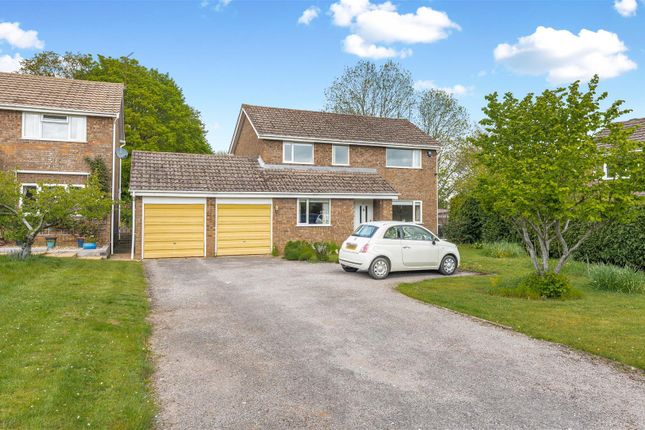 4 bed property, in Chipperfield Park Road, £625,000