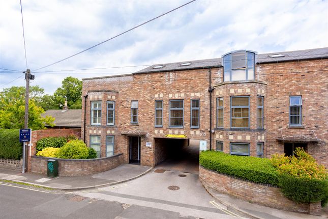 2 bed property, in Alma Terrace, £240,000