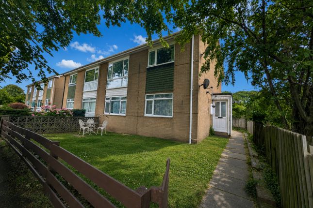 2 bed property, in Wallington Drive, £70,000