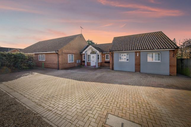 5 bed property, in Yewtree Grove, £580,000