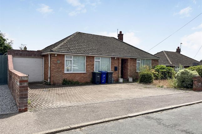 3 bed property, in Warren Close, £240,000