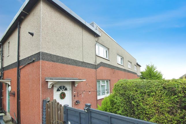 2 bed property, in North Drive, £100,000
