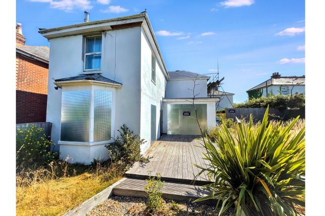2 bed property, in 28 Newport Road, £135,000