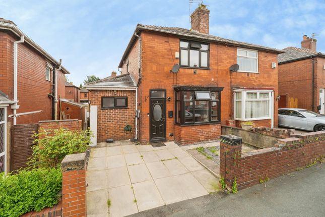 2 bed property, in Nixon Road, £200,000