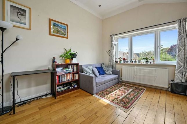1 bed property, in Stanley Road, £175,000
