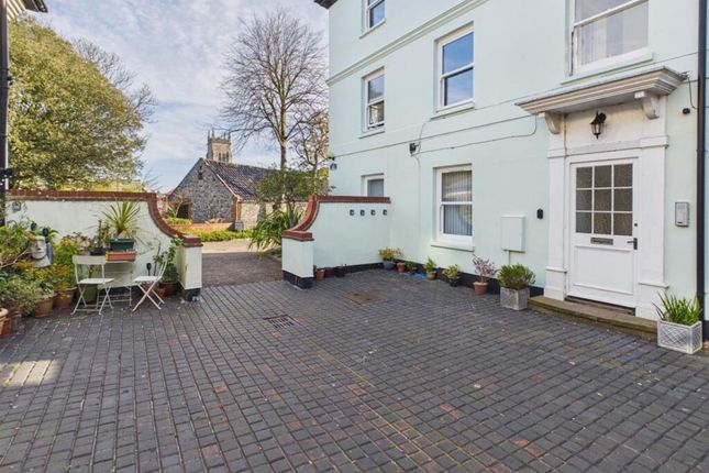 1 bed property, in Colne Road, £175,000