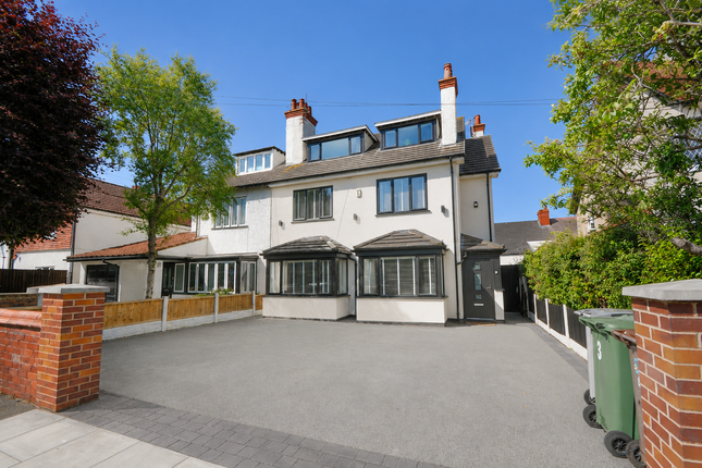 5 bed property, in Mere Lane, £535,000