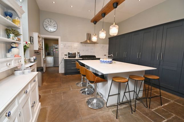 5 bed property, in Lund Hill Lane, £875,000