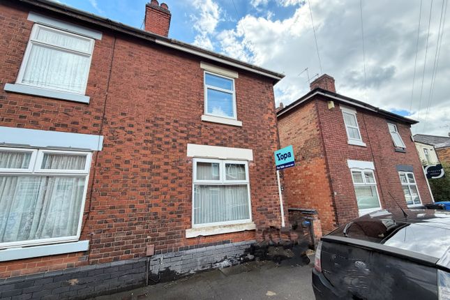 2 bed property, in Warren Street, £100,000