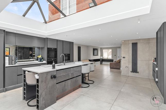 3 bed property, in Rosemary Crescent, £280,000